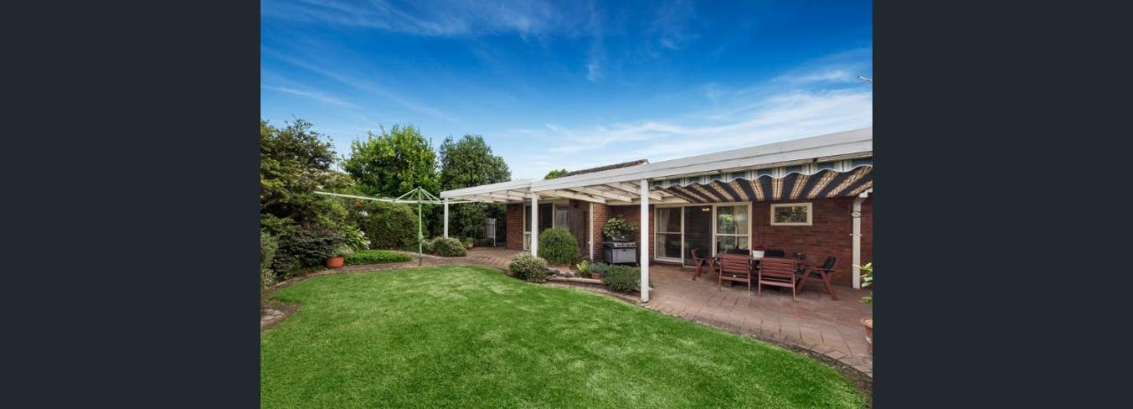 Doubel Story Home Next To The Shopping Center Wantirna South Exterior photo